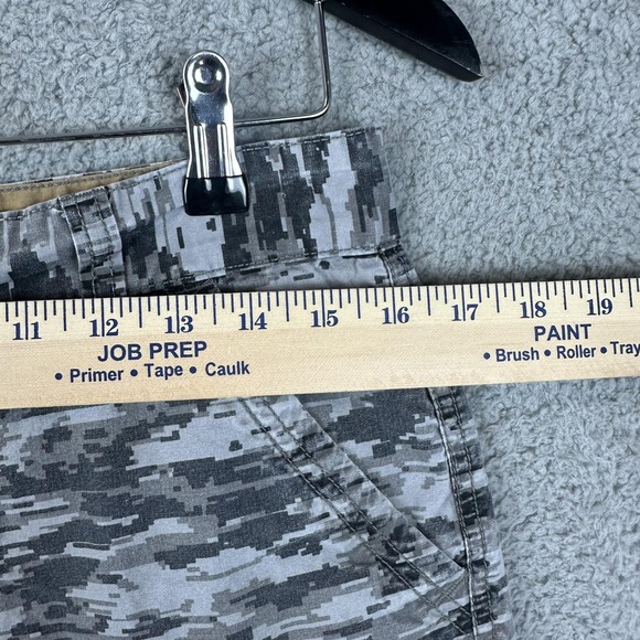 Levis Cargo Shorts Mens 30 Gray Camouflage Camo Utility Cotton Tactical Pockets - Picture 2 of 9